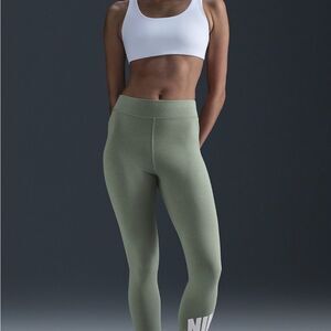 Nike Green High-Waisted Leggings for Athleisure